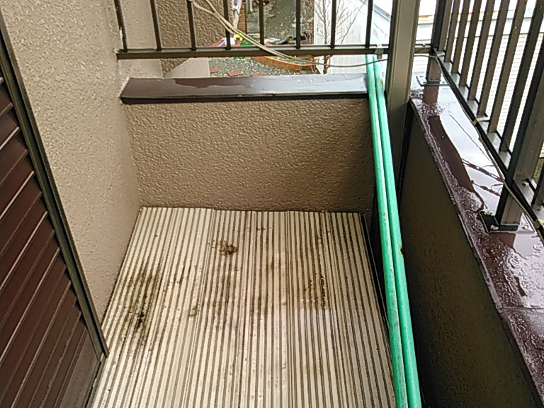 バルコニー防水補修及びFRP防水処理工事　before
