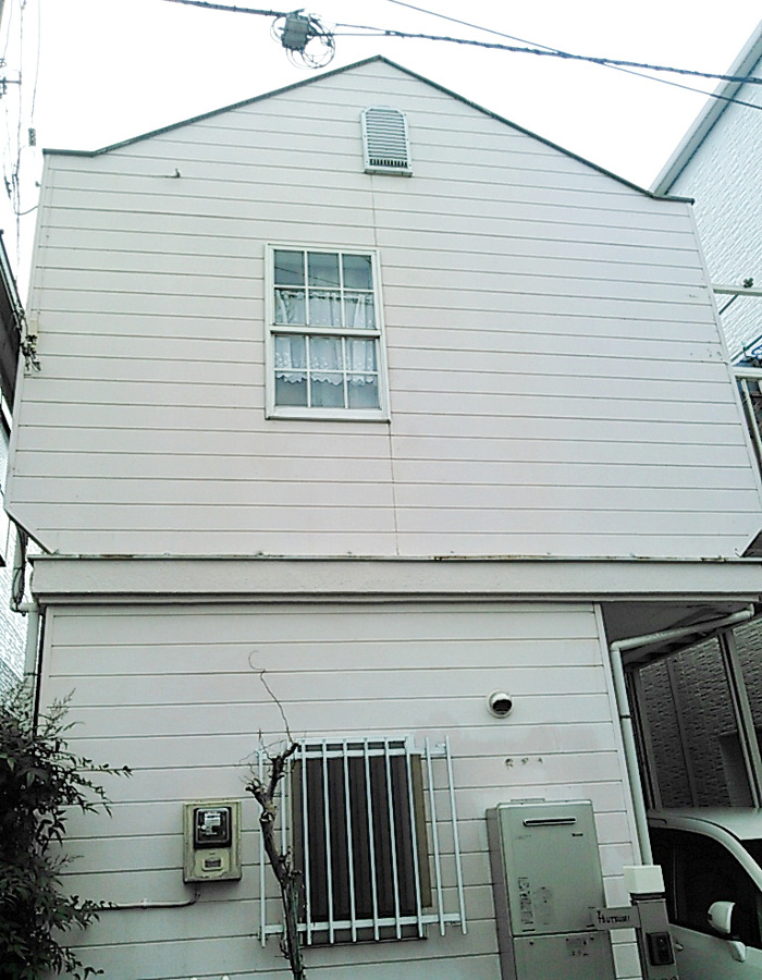 屋根葺き替え（カバー工法）、雨樋架け替え、外壁塗装工事　before