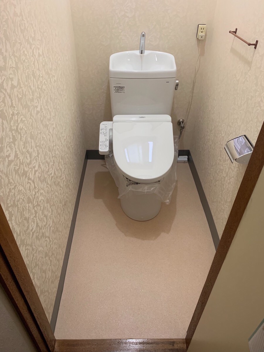 ⑧便器、タンク、ウォシュレットも新しいものに交換して完成。