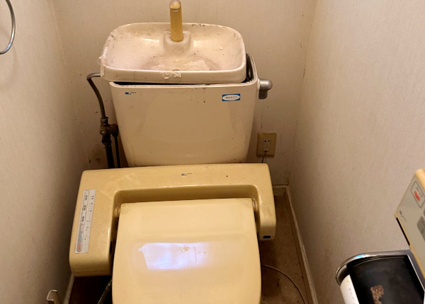 トイレ工事　before